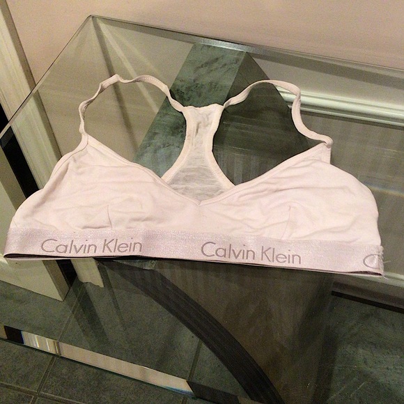 🛍Free gift 🎁 with any purchase🛍⬇️Price Drop⬇️Calvin Klein sports bra - Picture 1 of 3